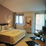 Βίλα And Blue Glykadi