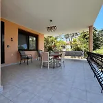 And Blue Βίλα Glykadi