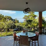 Βίλα And Blue Glykadi