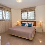 Βίλα And Blue Glykadi