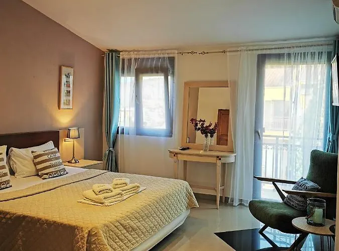 Vilă And Blue Glykadi