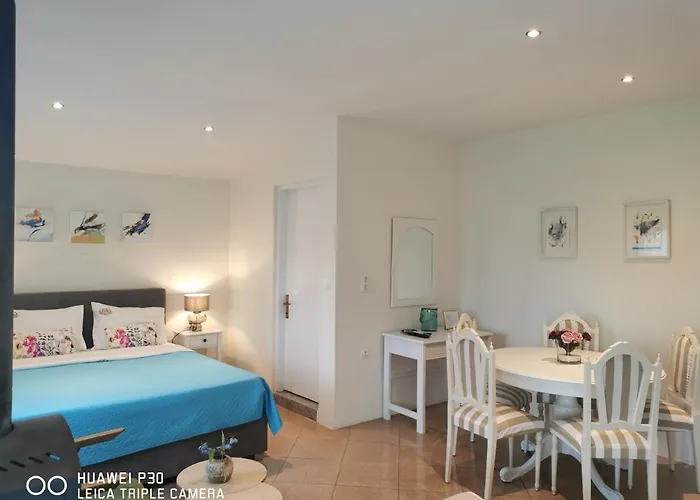 And Blue Vilă Glykadi