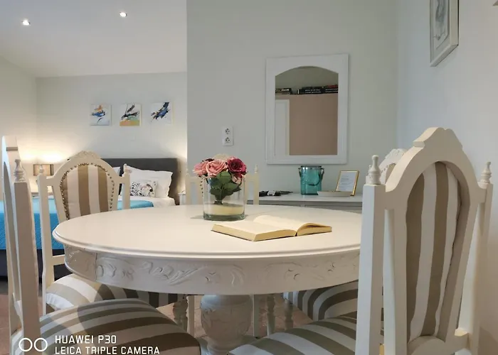 And Blue Vilă Glykadi