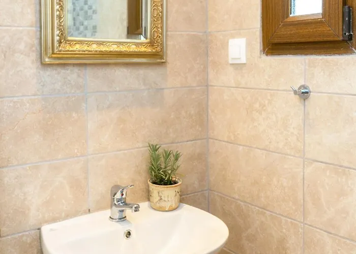 Vilă And Blue Glykadi