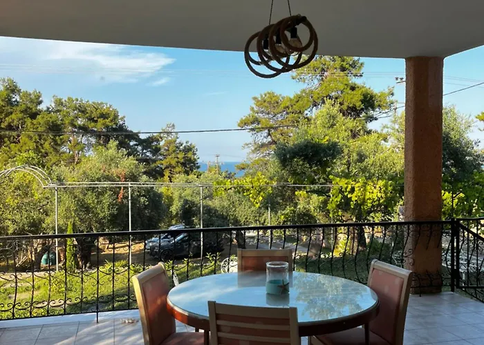 Vilă And Blue Glykadi