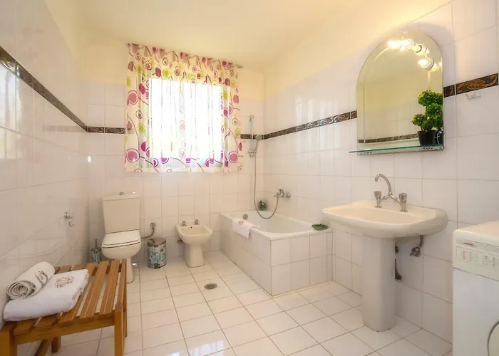 And Blue Vilă Glykadi